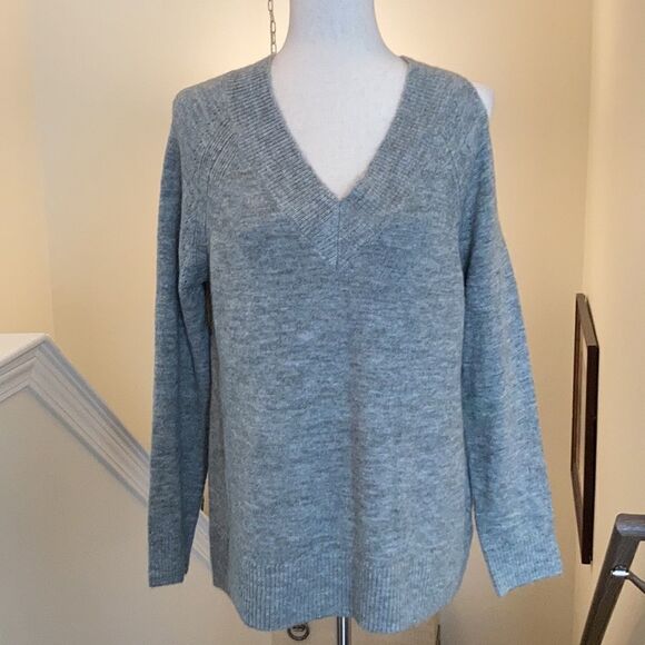 PEYTON JENSON Lo Cold Shoulder Sweater Grey Sz M #10166519 NWT - Picture 4 of 7
